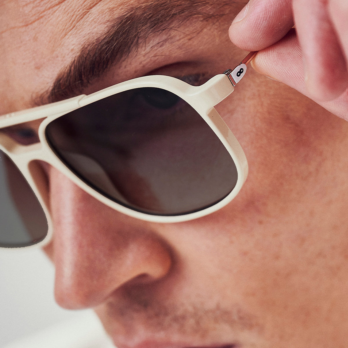 Caravan Bone Shiny Lente Gris Degrade