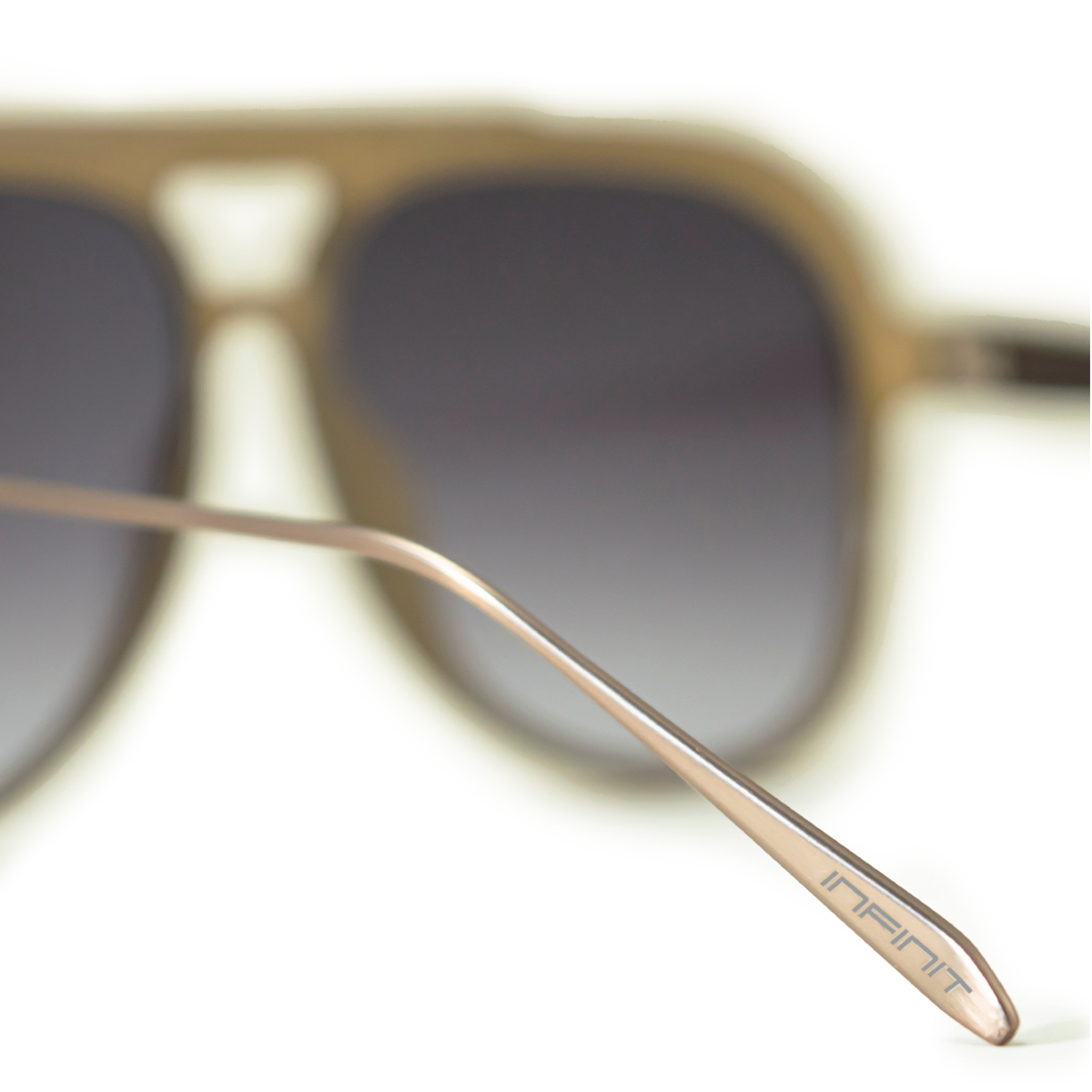 Triple Xxx Metal Milky Brown Lente Gris Degrade