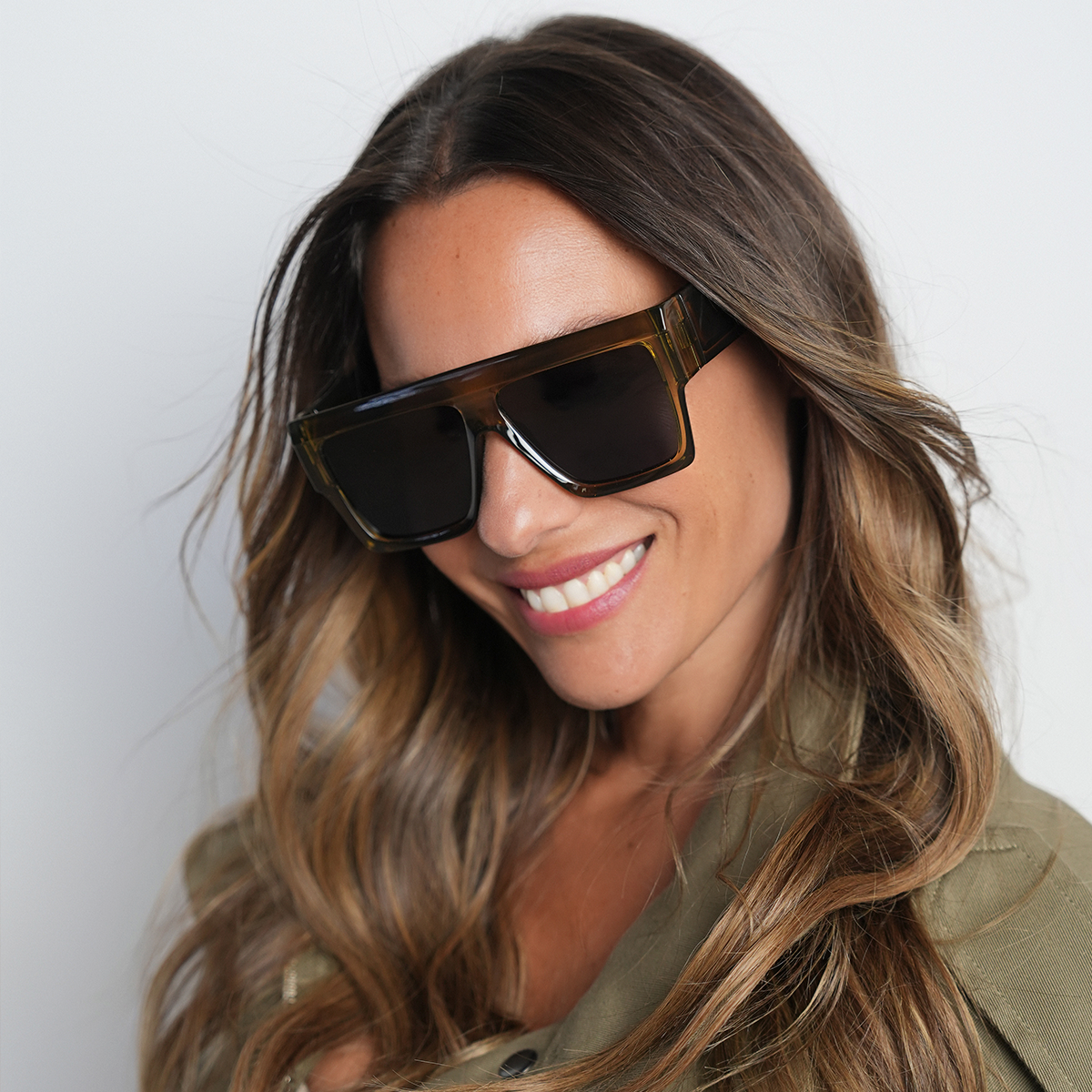 IBIZA OLIVA LENTE GRIS BY PAMPITA