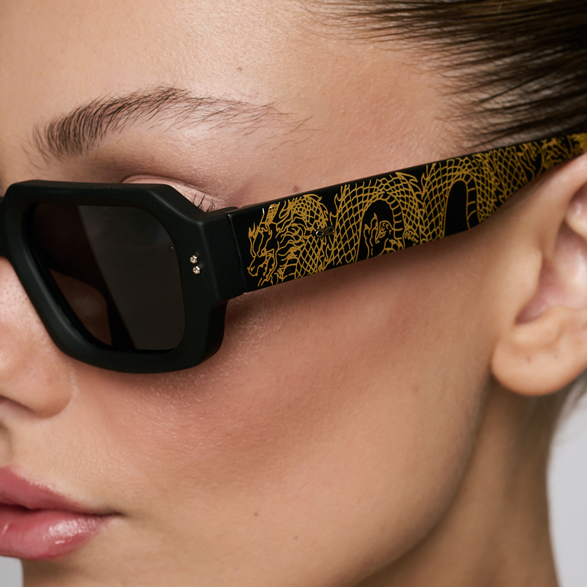 Bronx Dragon Dorado Negro Mate Lente Gris