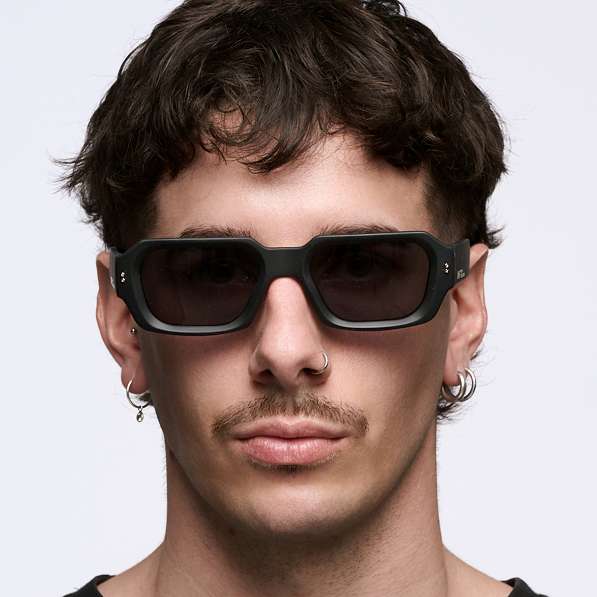 Bronx Negro Mate Lente Gris