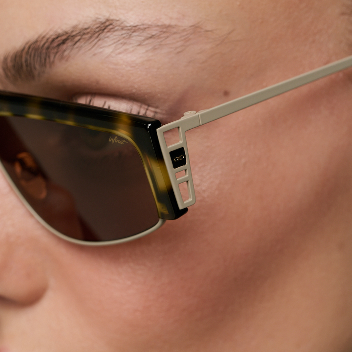 Brooklyn Carey Lente Marron