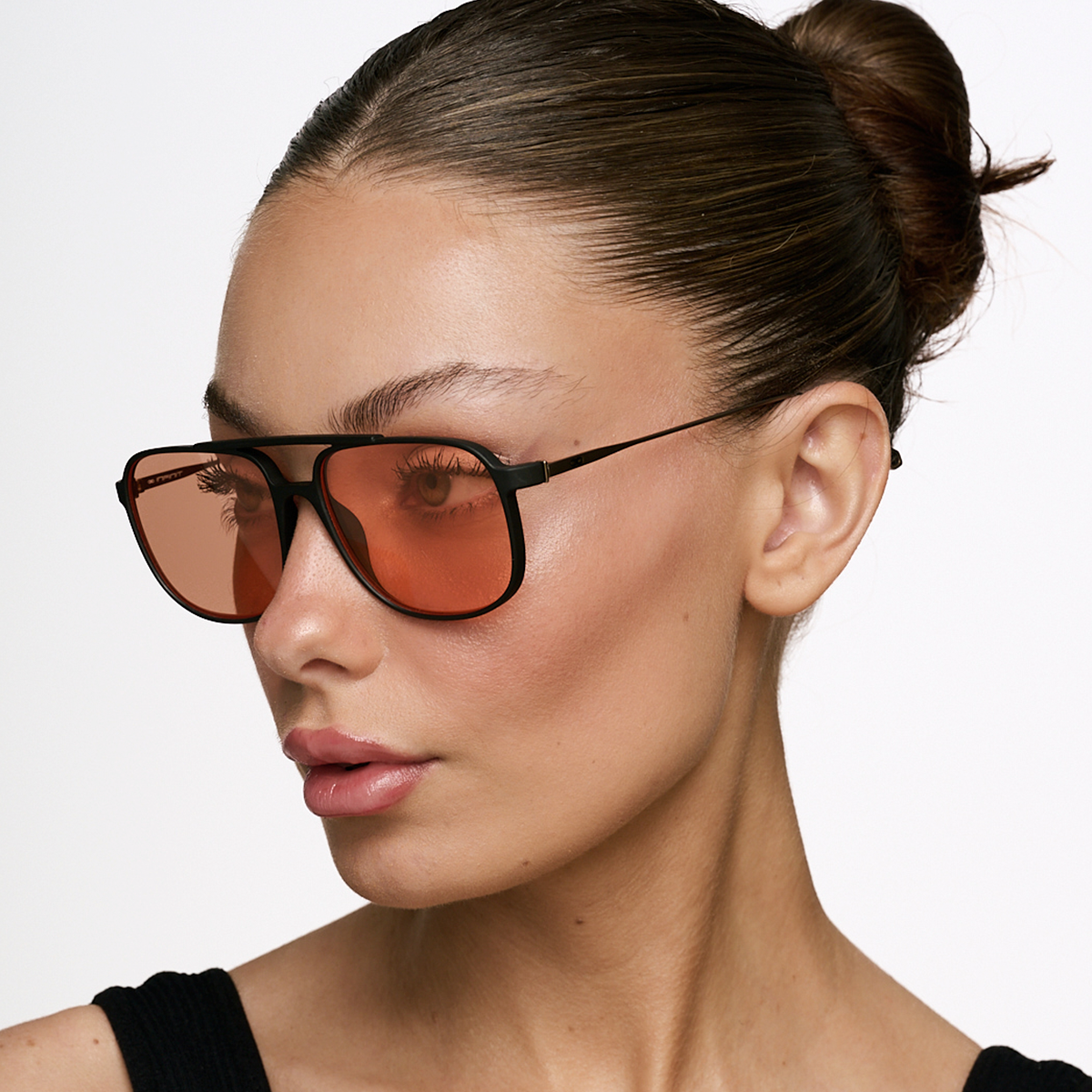 Caravan Negro Mate Lente Naranja