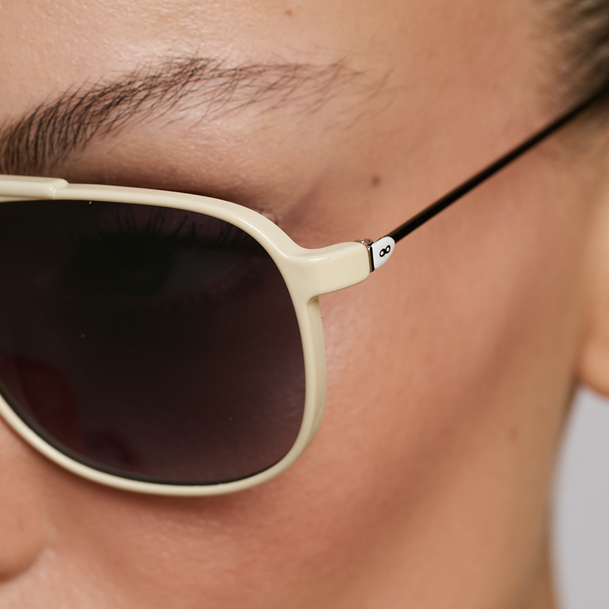 Caravan Bone Shiny Lente Gris Degrade