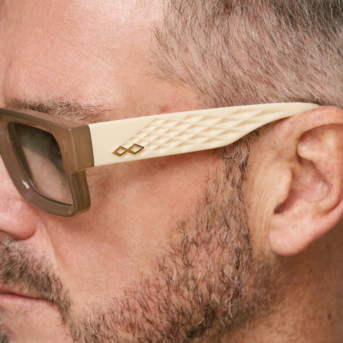 Exclamation 3D Milky Brown Lente Verde Degrade