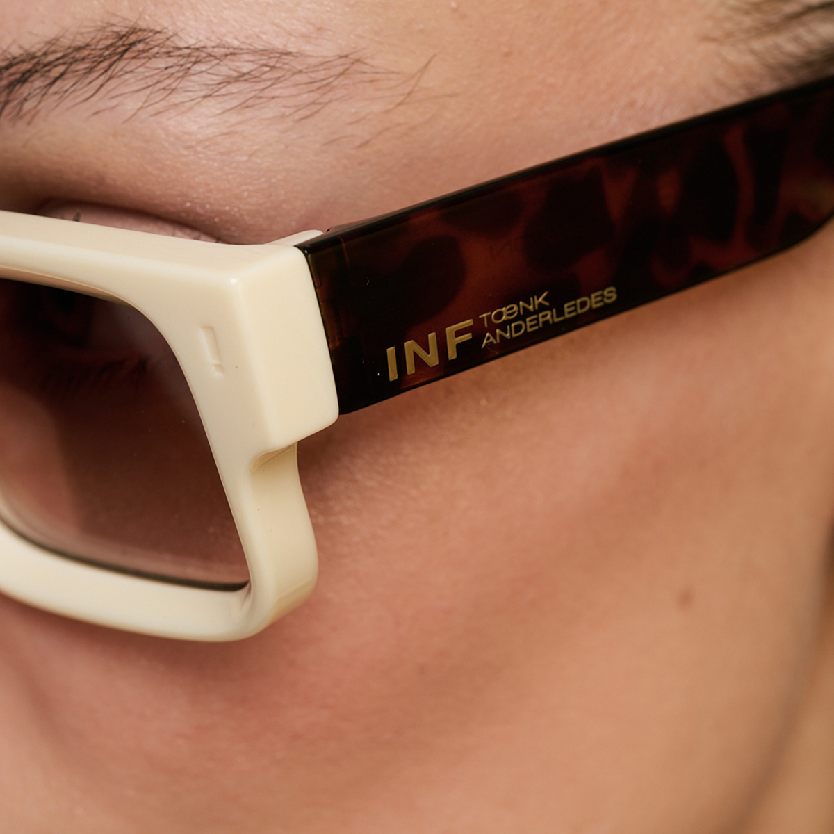 Exclamation Bone Carey Lente Suave Espejada Dorada Degrade