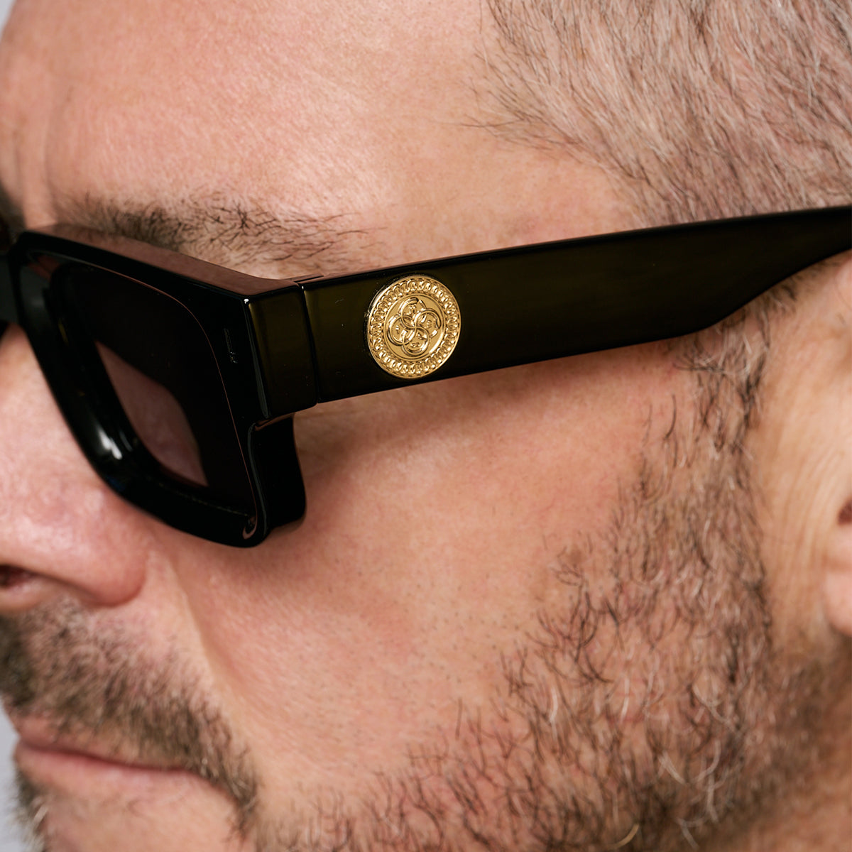 Exclamation Negro Brillo Lente Gris Uroboro Metal