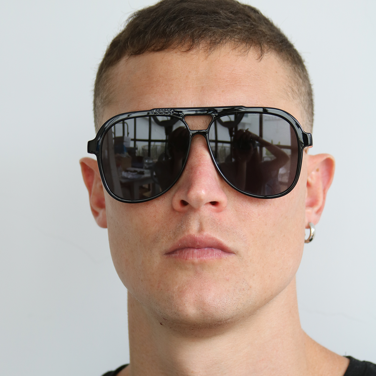 Triple Xxx Metal Negro Brillo Lente Gris