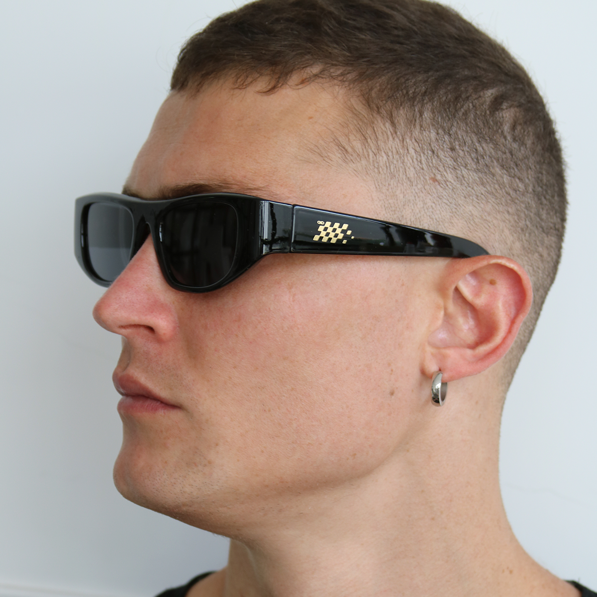 V8 Negro Brillo Lente Gris