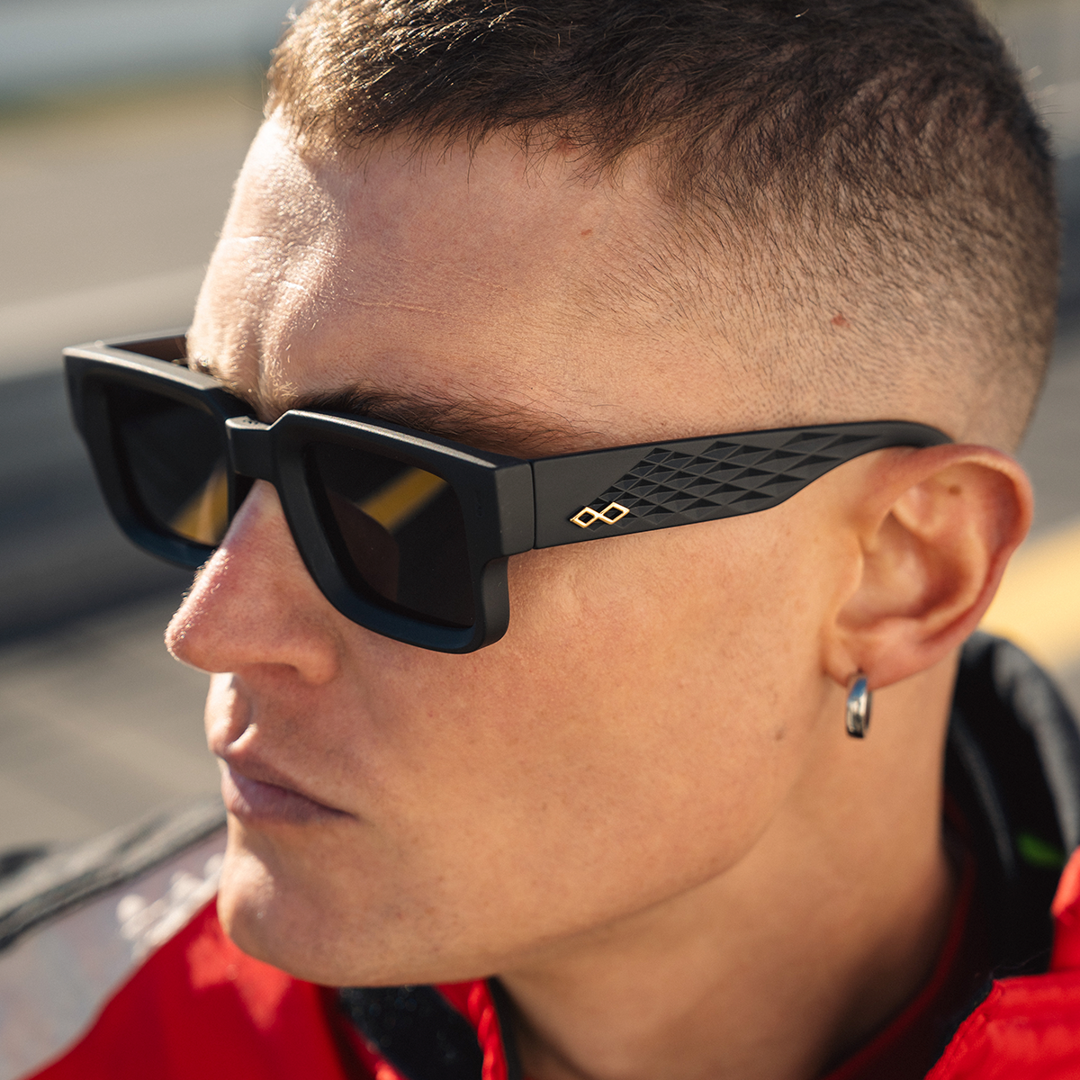 Exclamation 3D Negro Mate Lente Gris