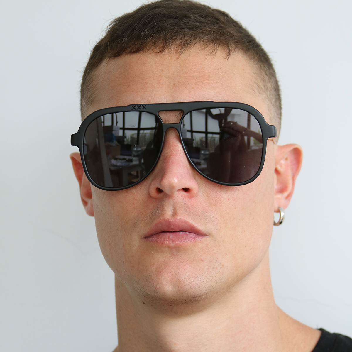 Triple Xxx Metal Negro Mate Lente Gris