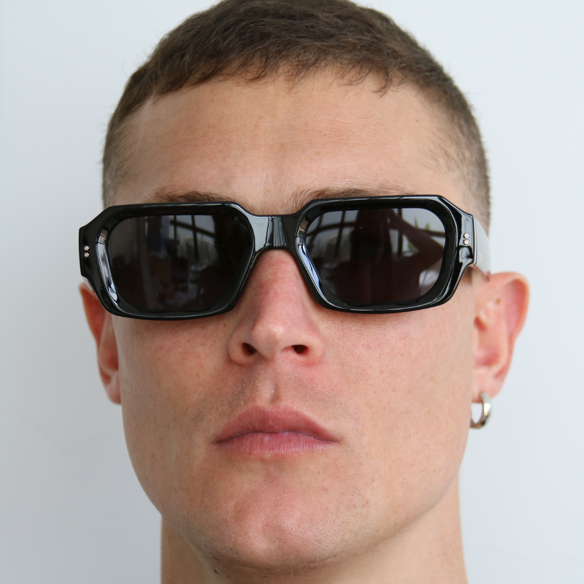 Bronx Negro Brillo Lente Gris Uroboro Metal