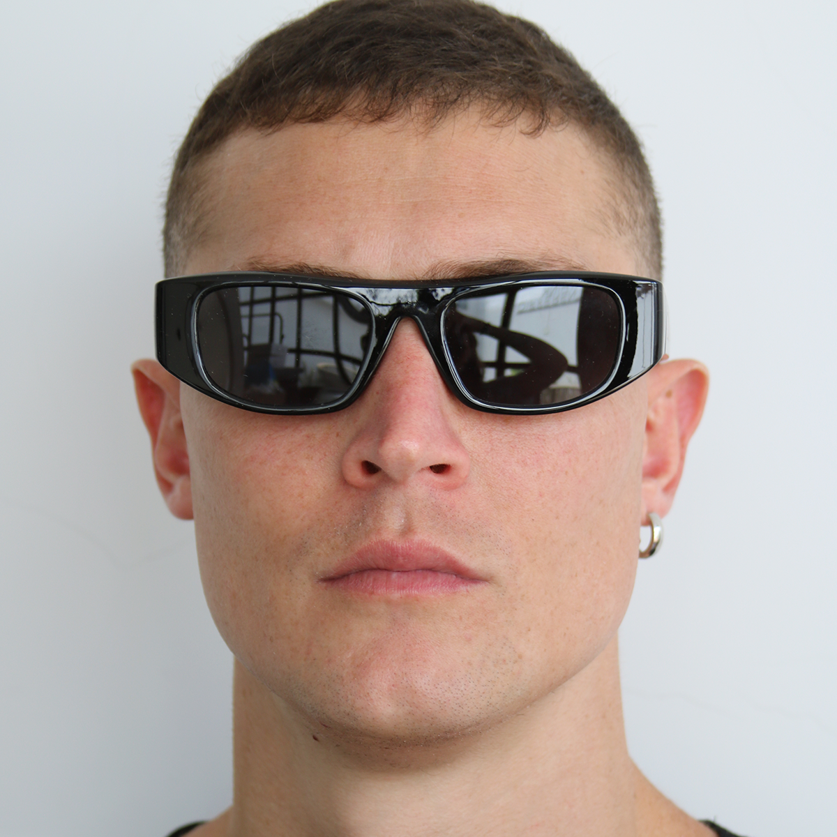 V8 Negro Brillo Lente Gris