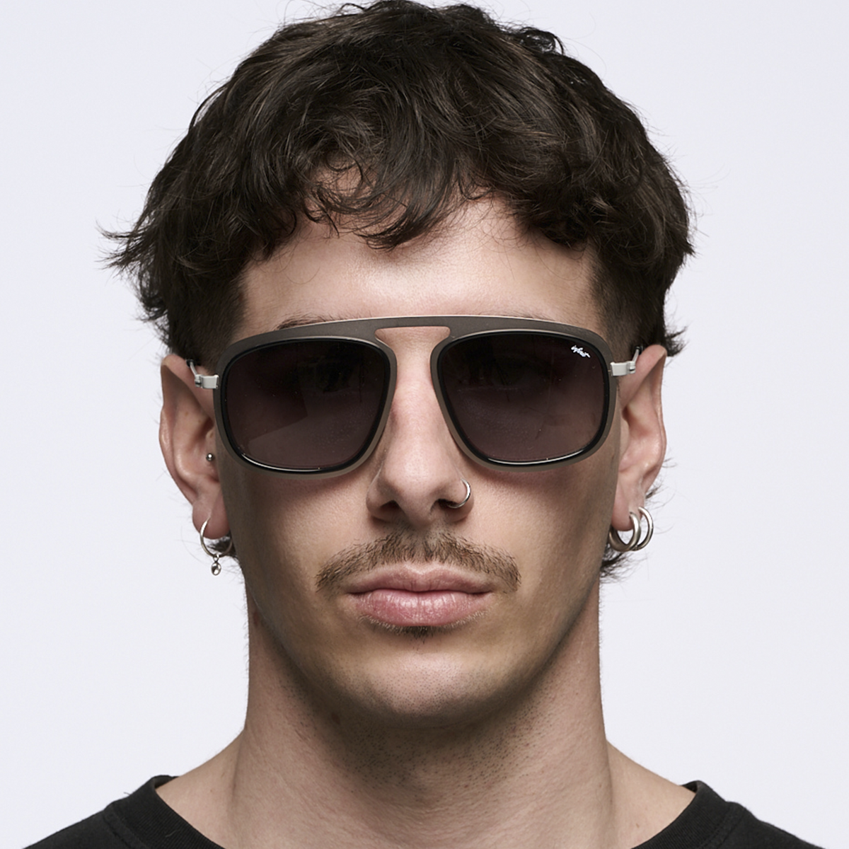 Imola Negro Brillo Lente Gris Degrade