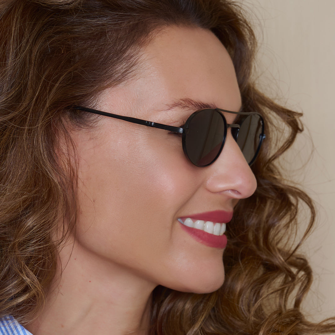 Anteojos De Sol Kaid Negro Brillo Lente Gris By Pampita