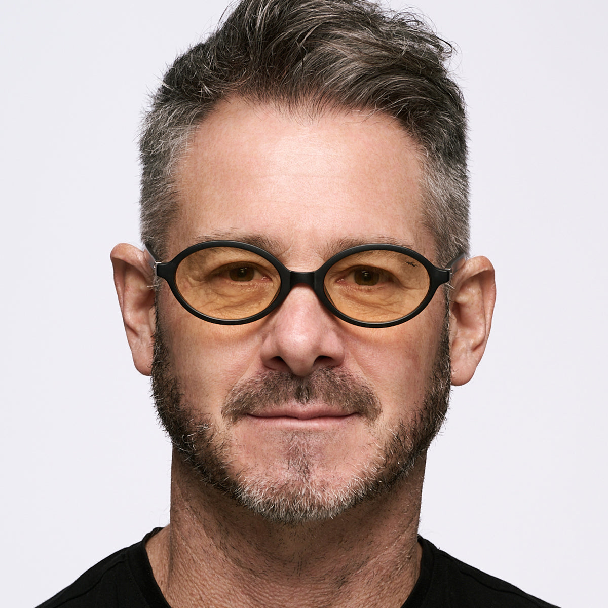 Liora Negro Mate Lente Amarilla