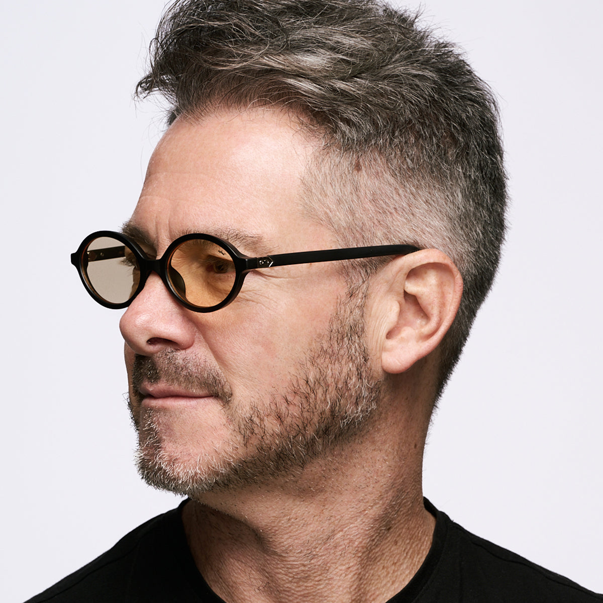 Liora Negro Mate Lente Amarilla