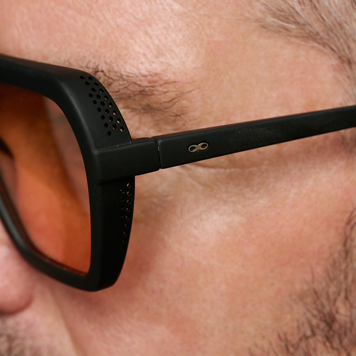 Lyon Negro Mate Lente Naranja