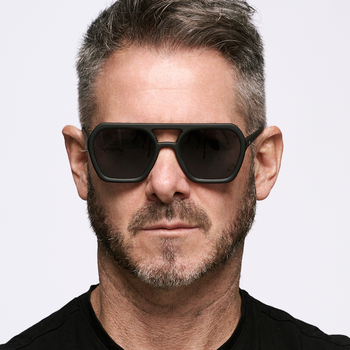 Lyon Negro Mate Lente Gris