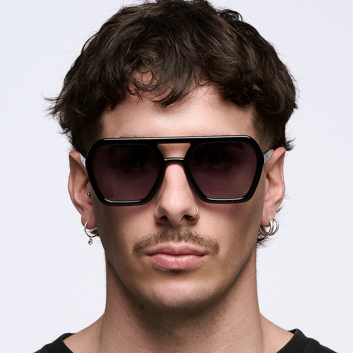 Lyon Negro Brillo Lente Gris Degrade