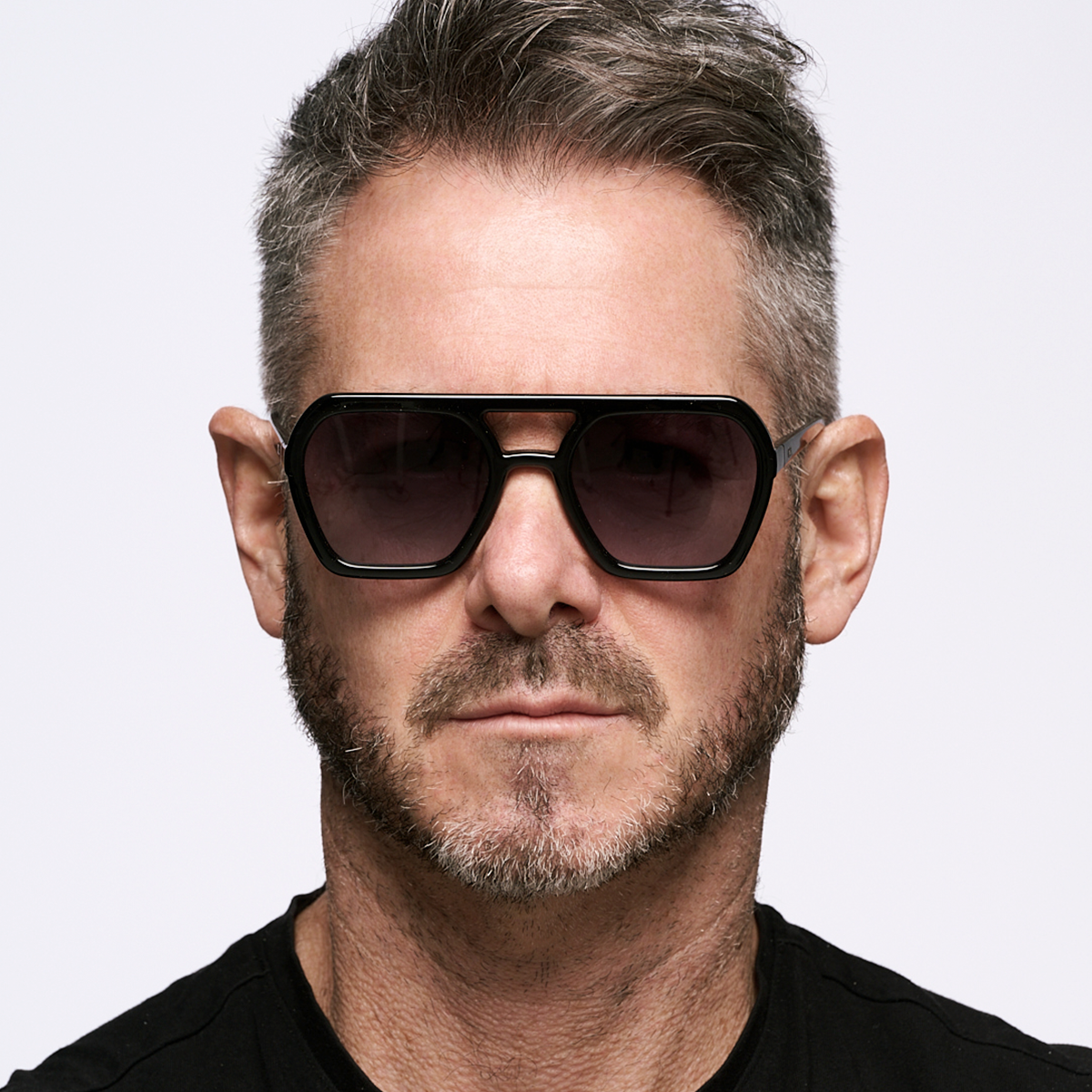 Lyon Negro Brillo Lente Gris Degrade