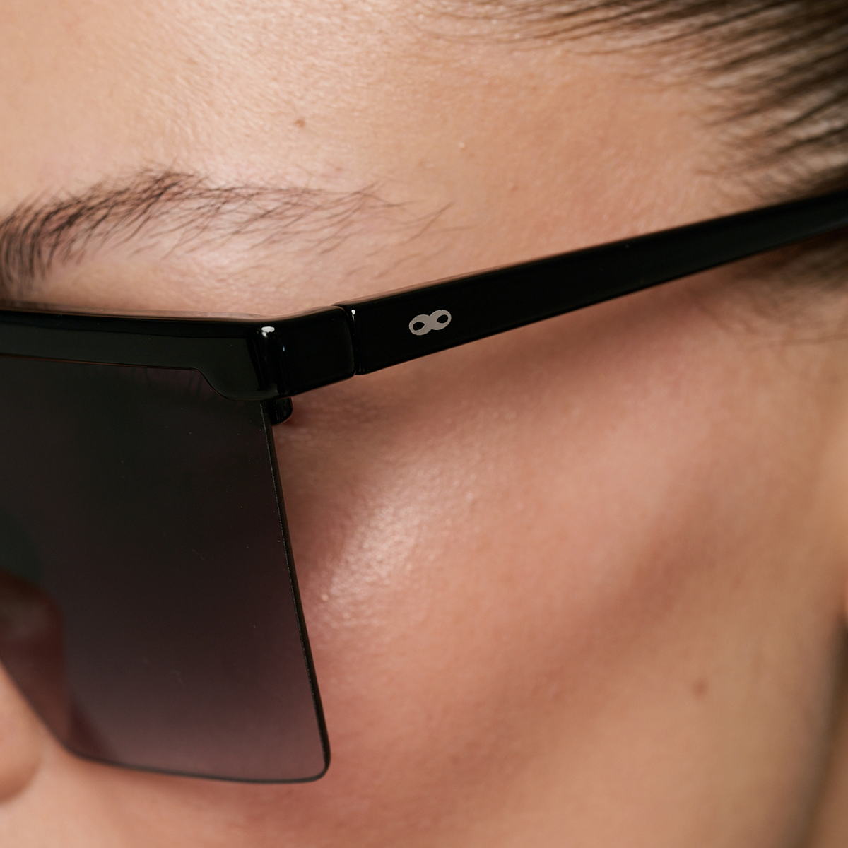 Moscow Negro Brillo Lente Gris Degrade