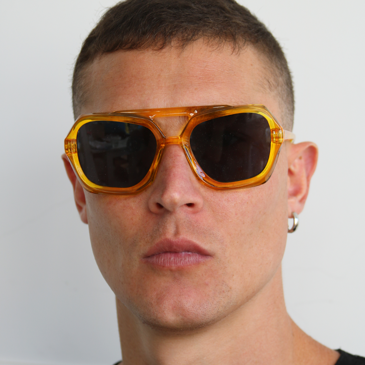 Panther Ocre Lente Gris