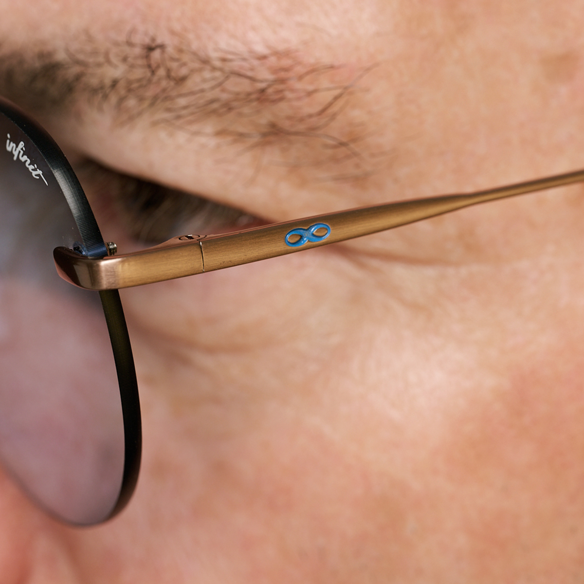 Aero Panto Marron Lente Celeste