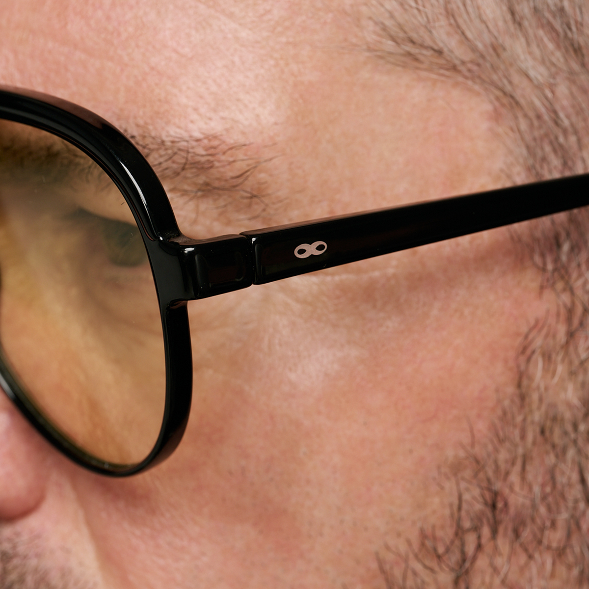 Paris Negro Brillo Lente Amarilla