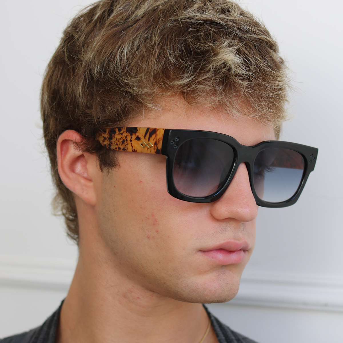 Platon 3D Negro Brillo Carey Lente Azul Degrade