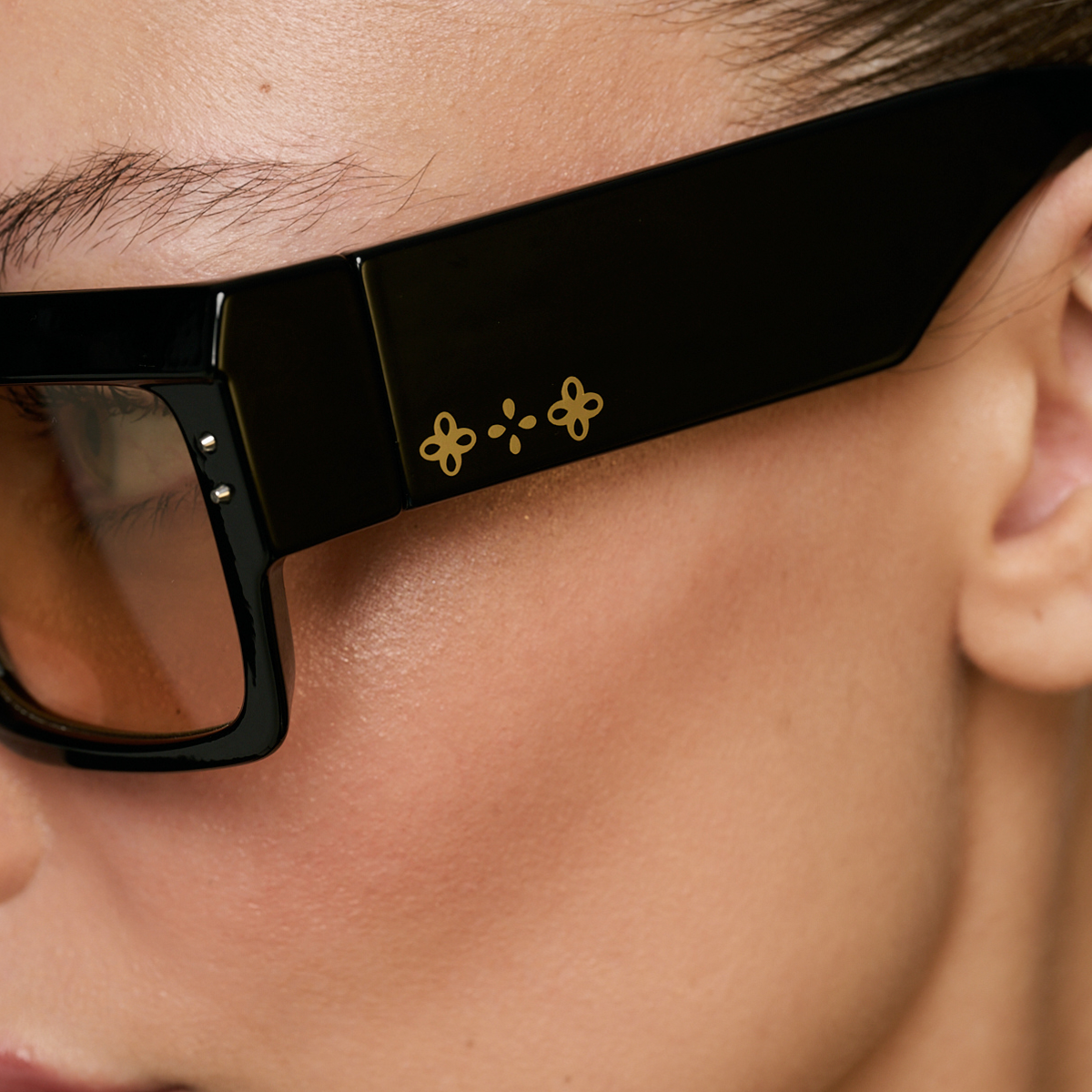 Suzuka Negro Brillo Lente Tostado