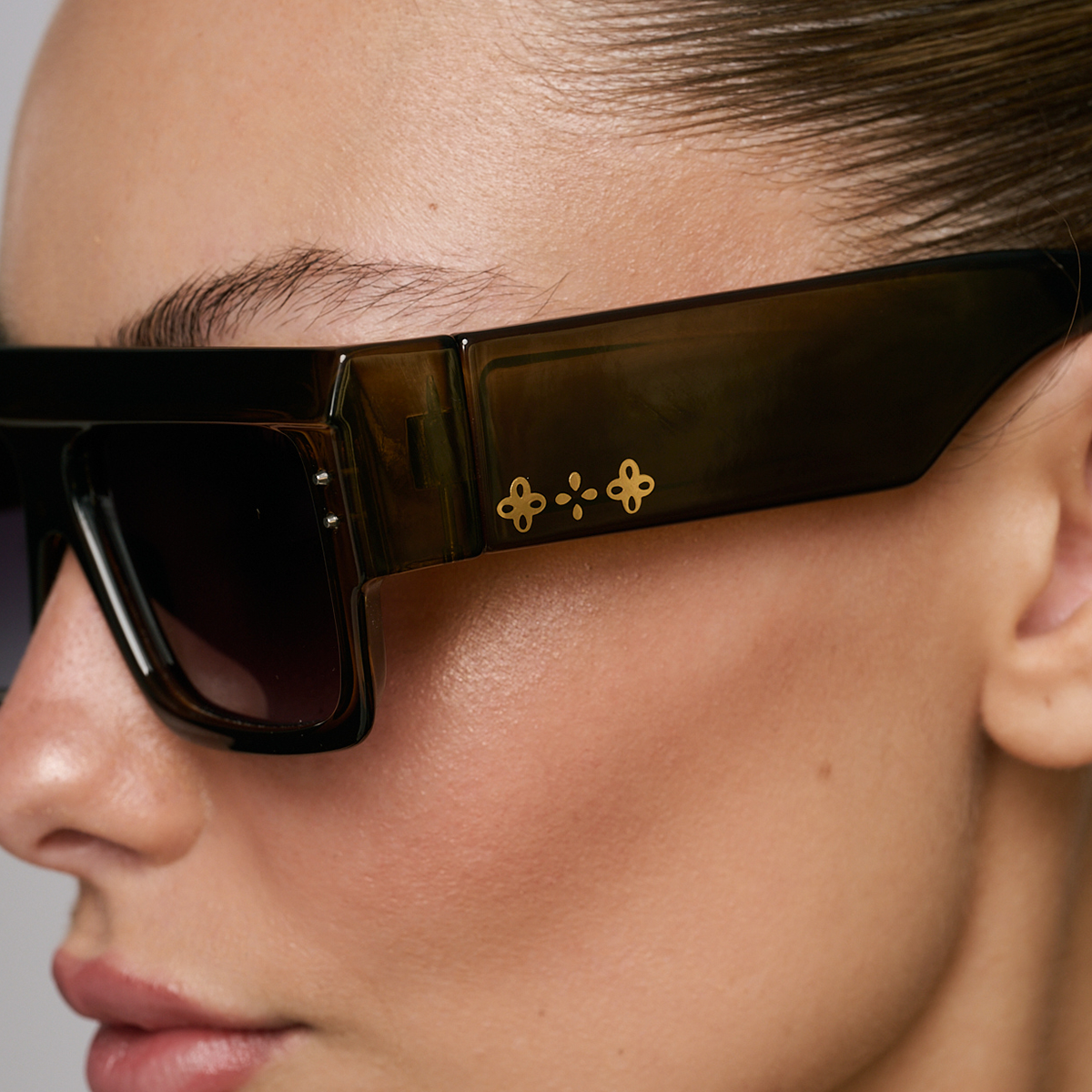 Suzuka Oliva Lente Gris Degrade