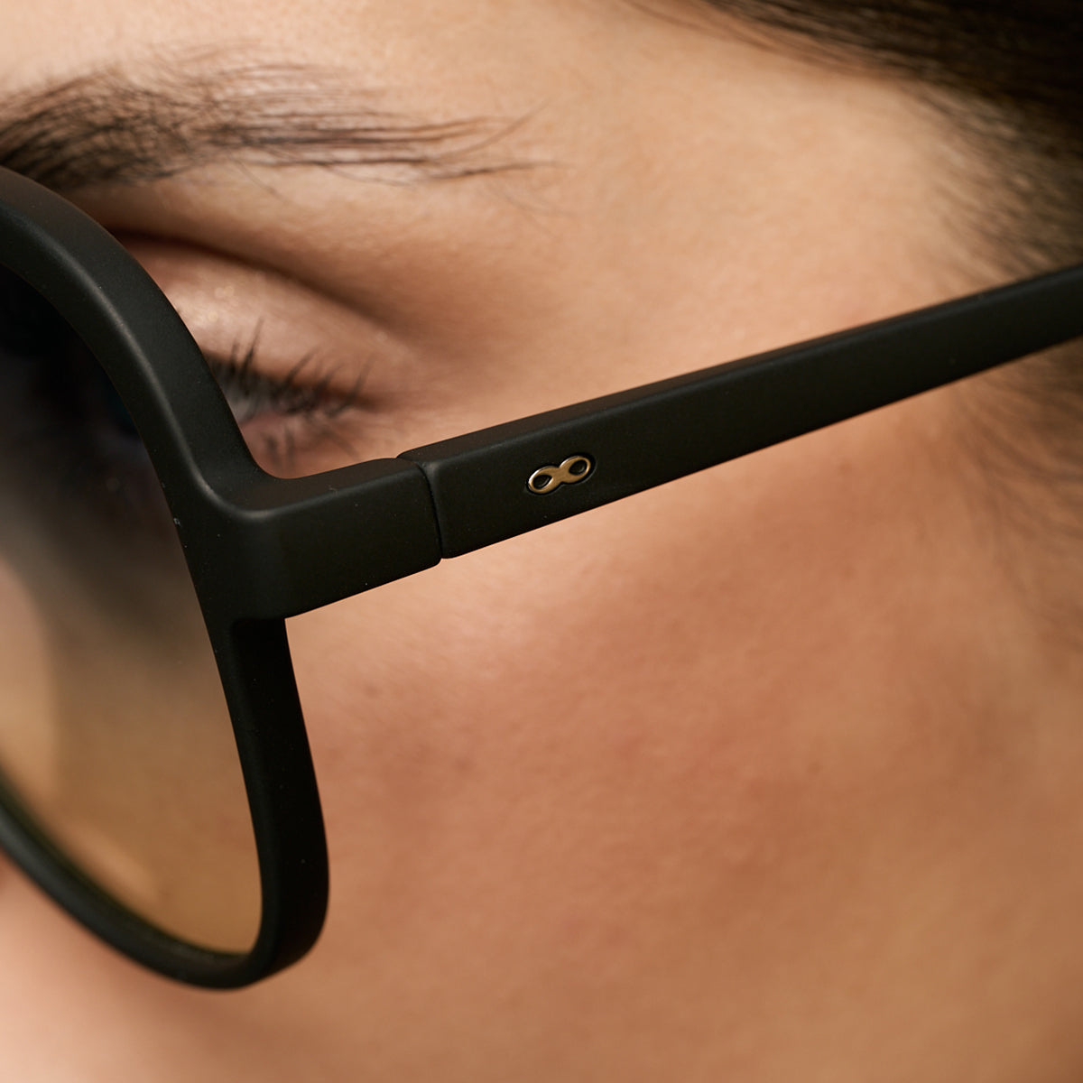 Triple Xxx Negro Mate Lente Azul Y Amarillo Degrade