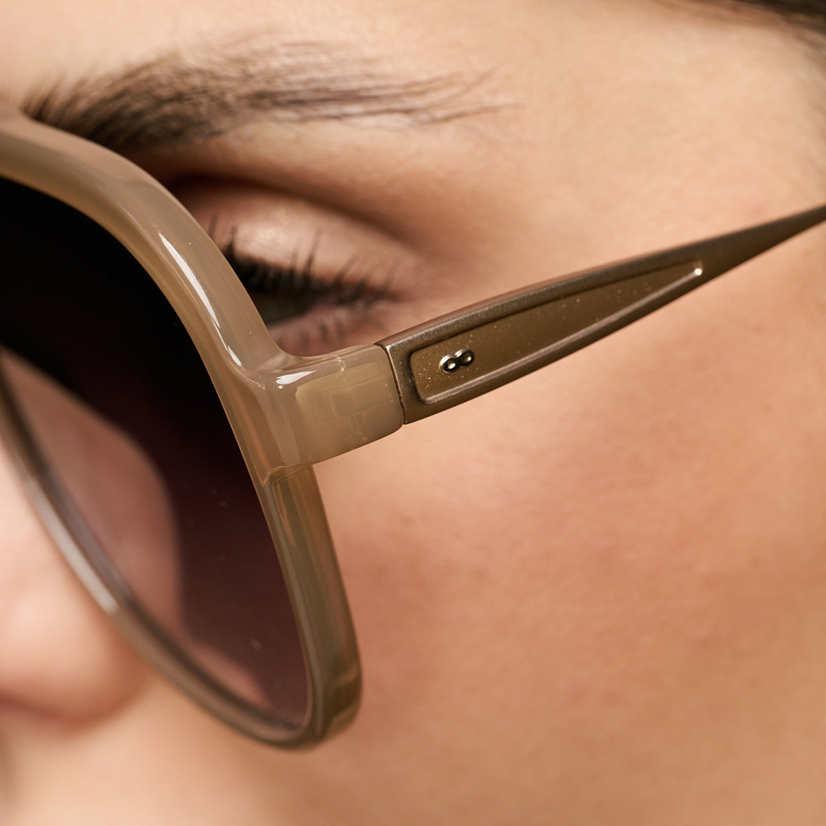 Triple Xxx Metal Milky Brown Lente Gris Degrade