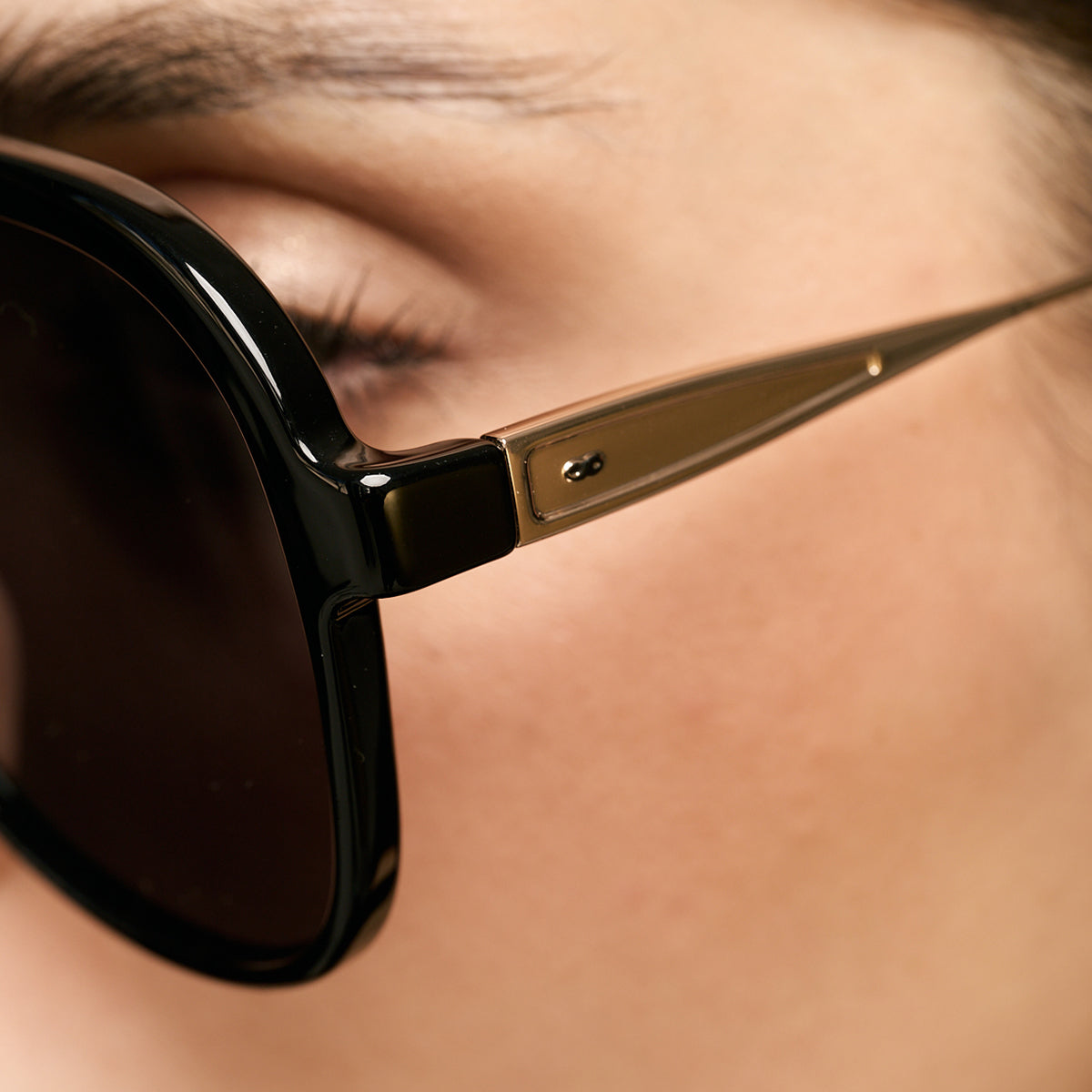 Triple Xxx Metal Negro Brillo Lente Gris