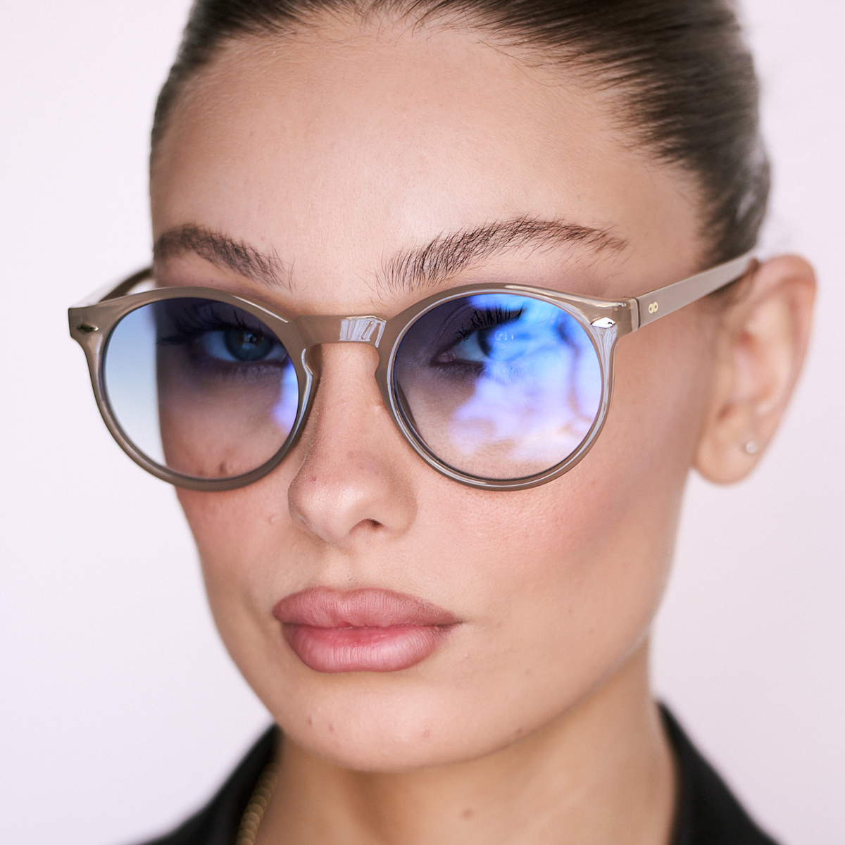 Tulum Milky Brown Lente Suave Espejada Azul Degrade