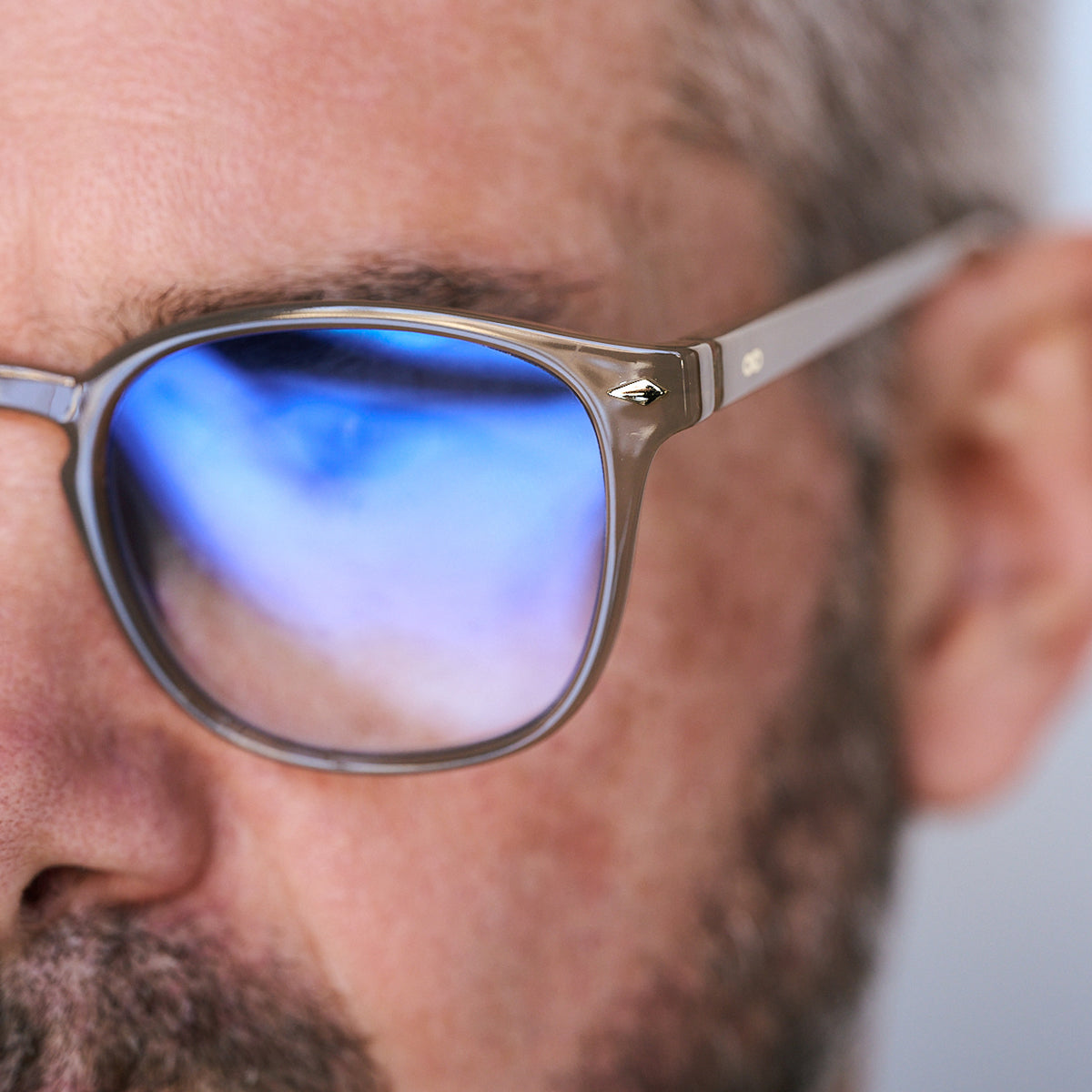 Xenote Milky Brown Lente Suave Espejada Azul Degrade