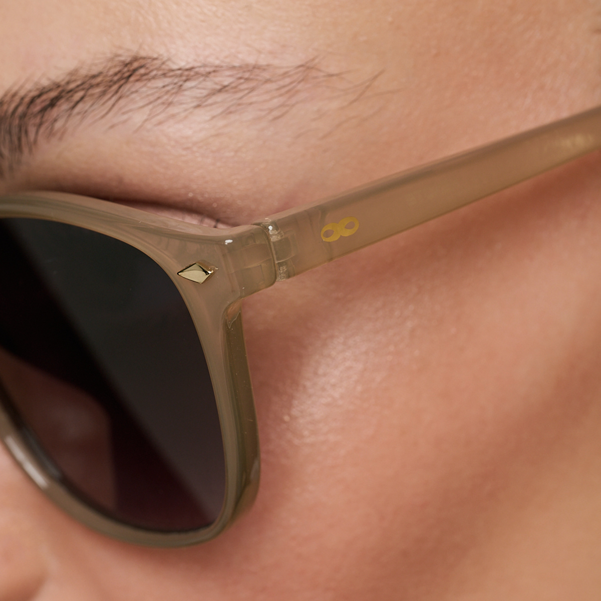 Xenote Milky Brown Lente Gris Degrade