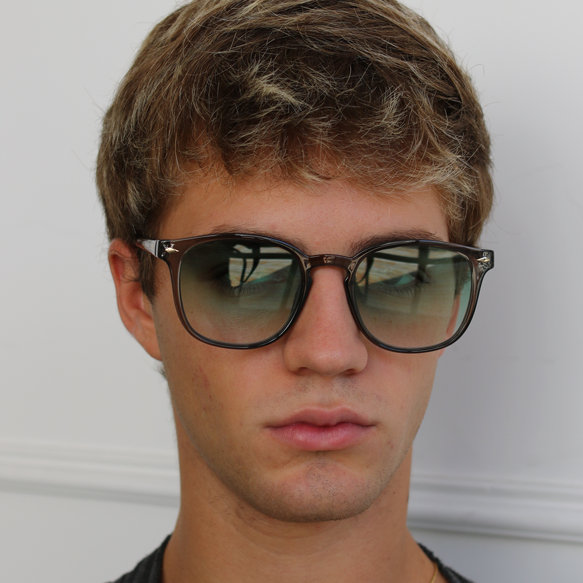 Xenote Translucido Gris Lente Verde Degrade