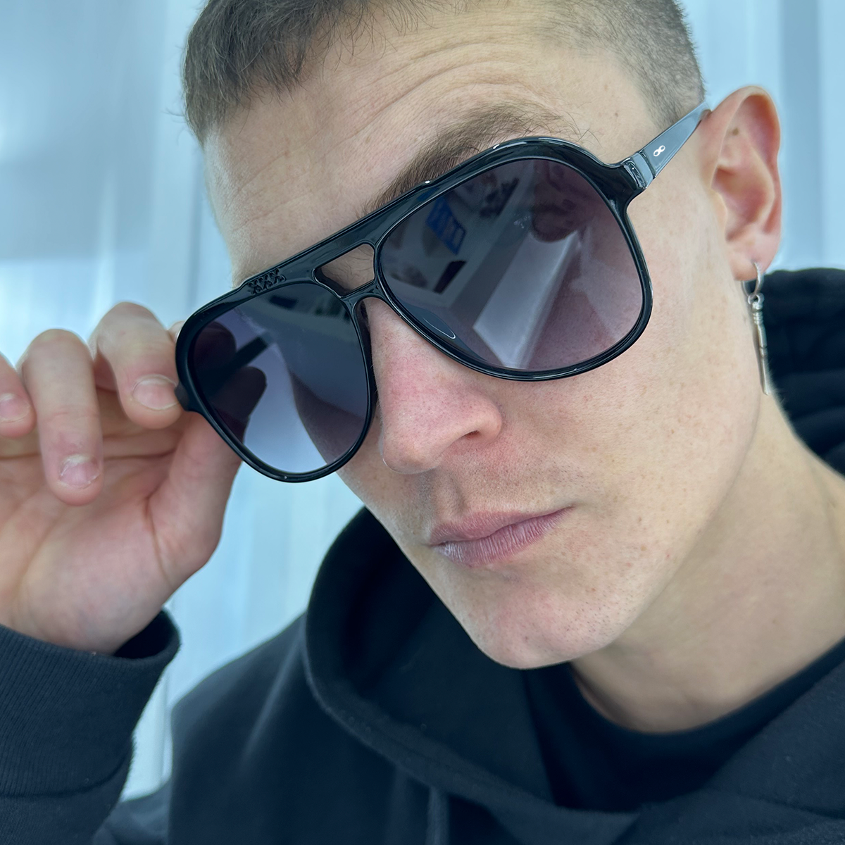 Triple Xxx Negro Brillo Lente Gris Degrade