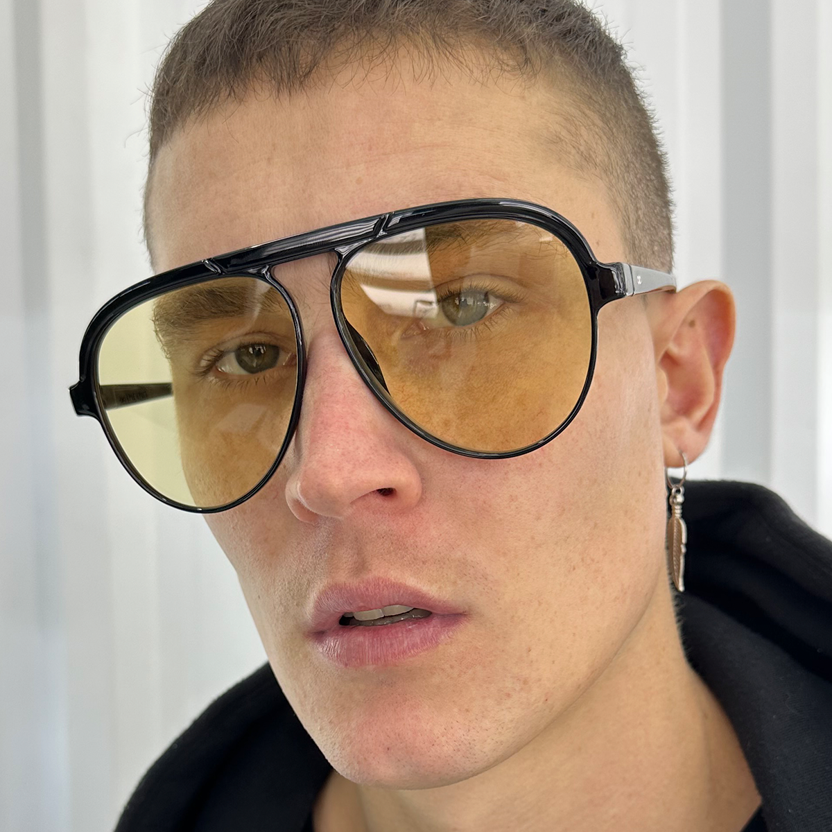 Paris Negro Brillo Lente Amarilla