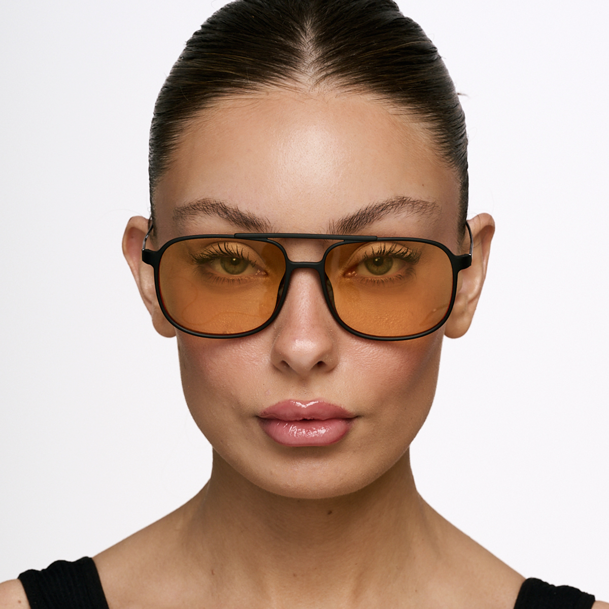 Caravan Negro Mate Lente Amarilla