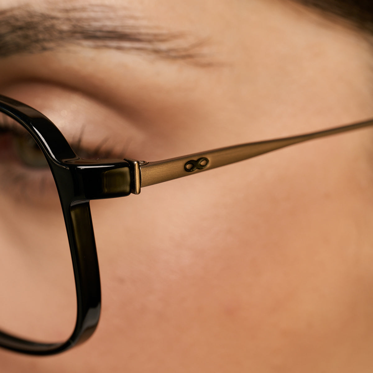 Armazon Caravan Negro Brillo