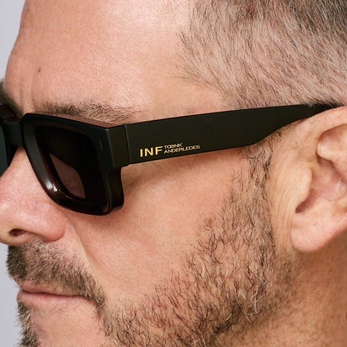 Exclamation Negro Mate Carey Lente Verde