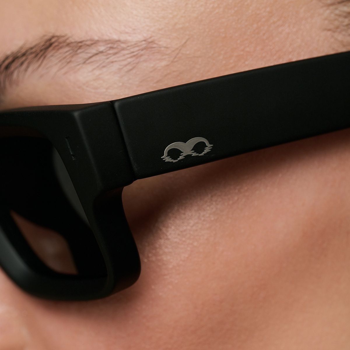 Exclamation Floating Negro Mate Lente Gris Polarizado