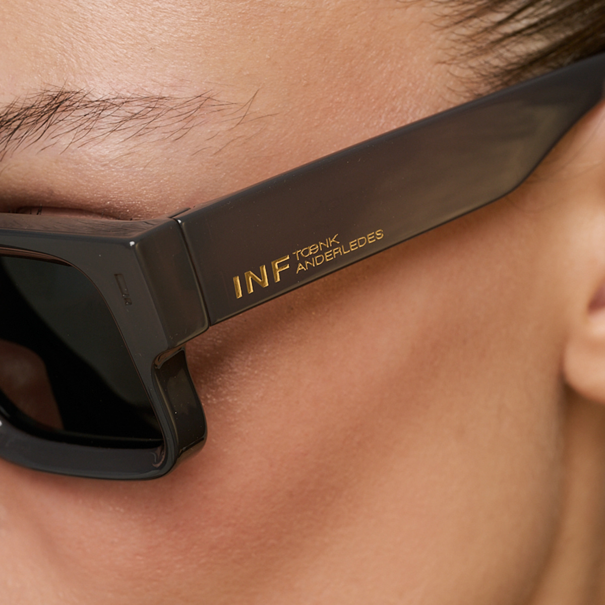 Exclamation Gris Pastel Lente Gris Polarizado