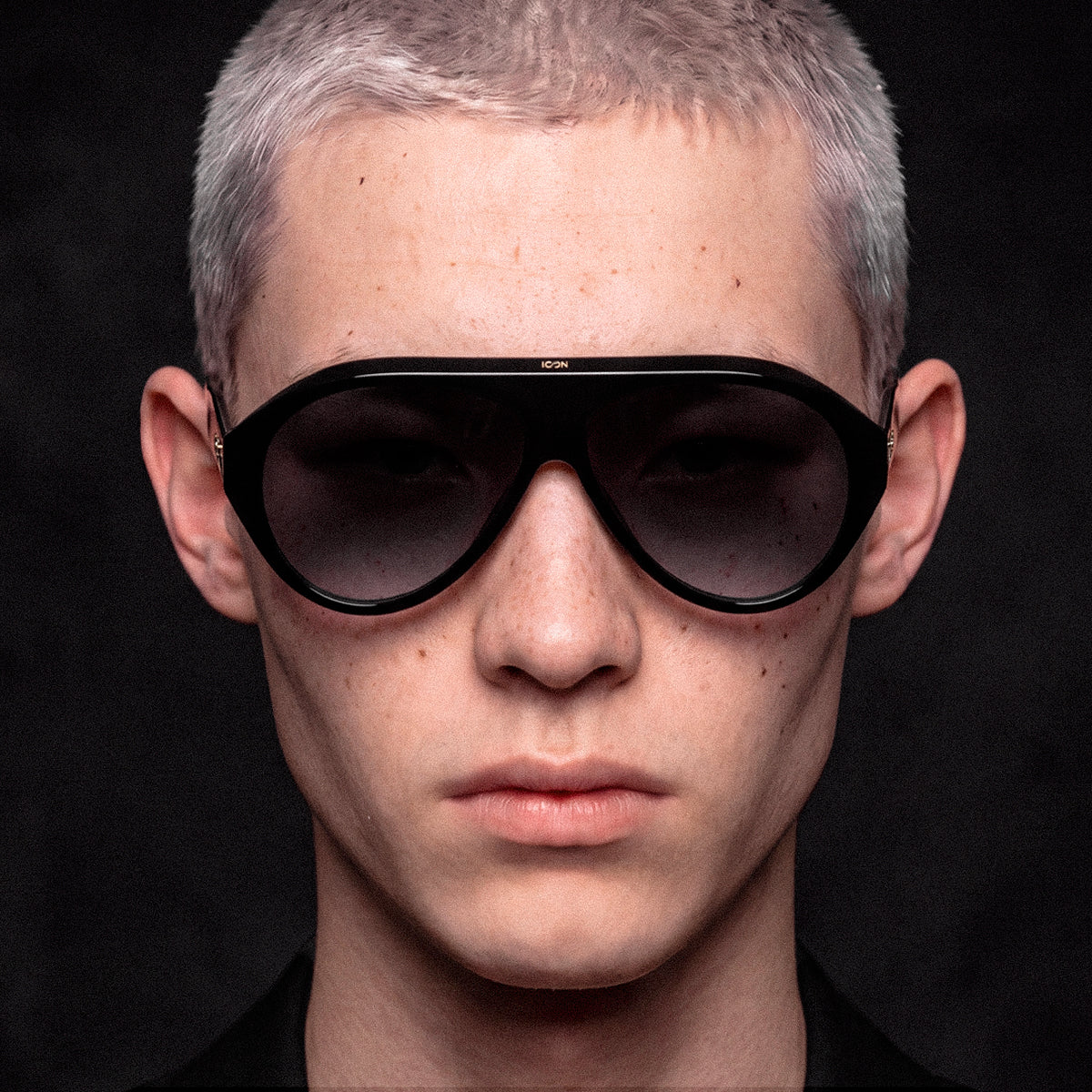 Icon Negro Brillo Lente Gris Degrade