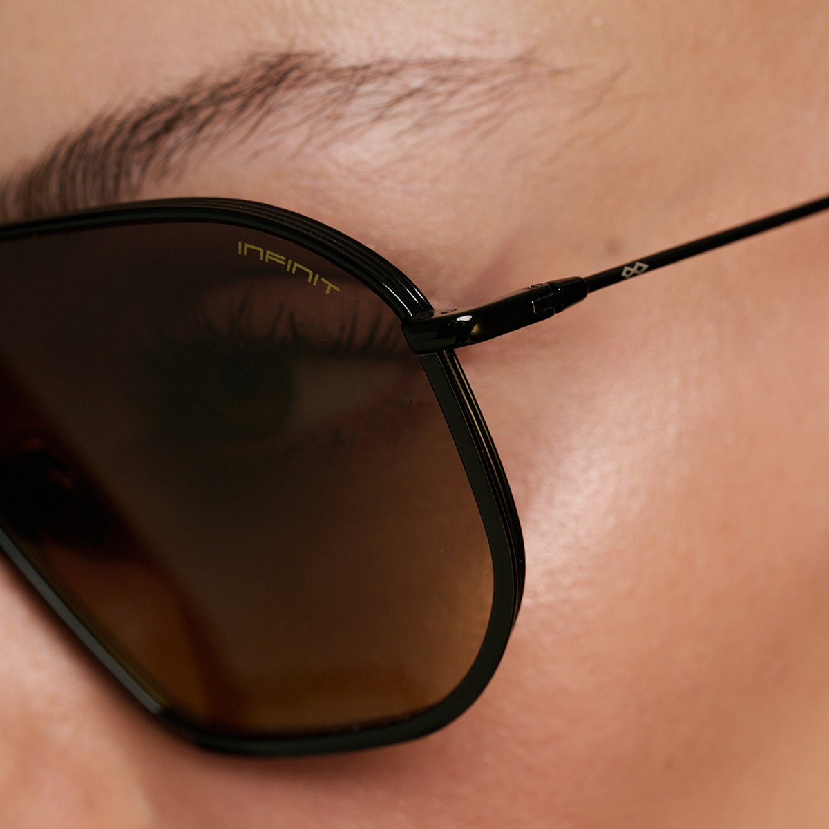 Indianapolis Negro Brillo Lente Marron Degrade