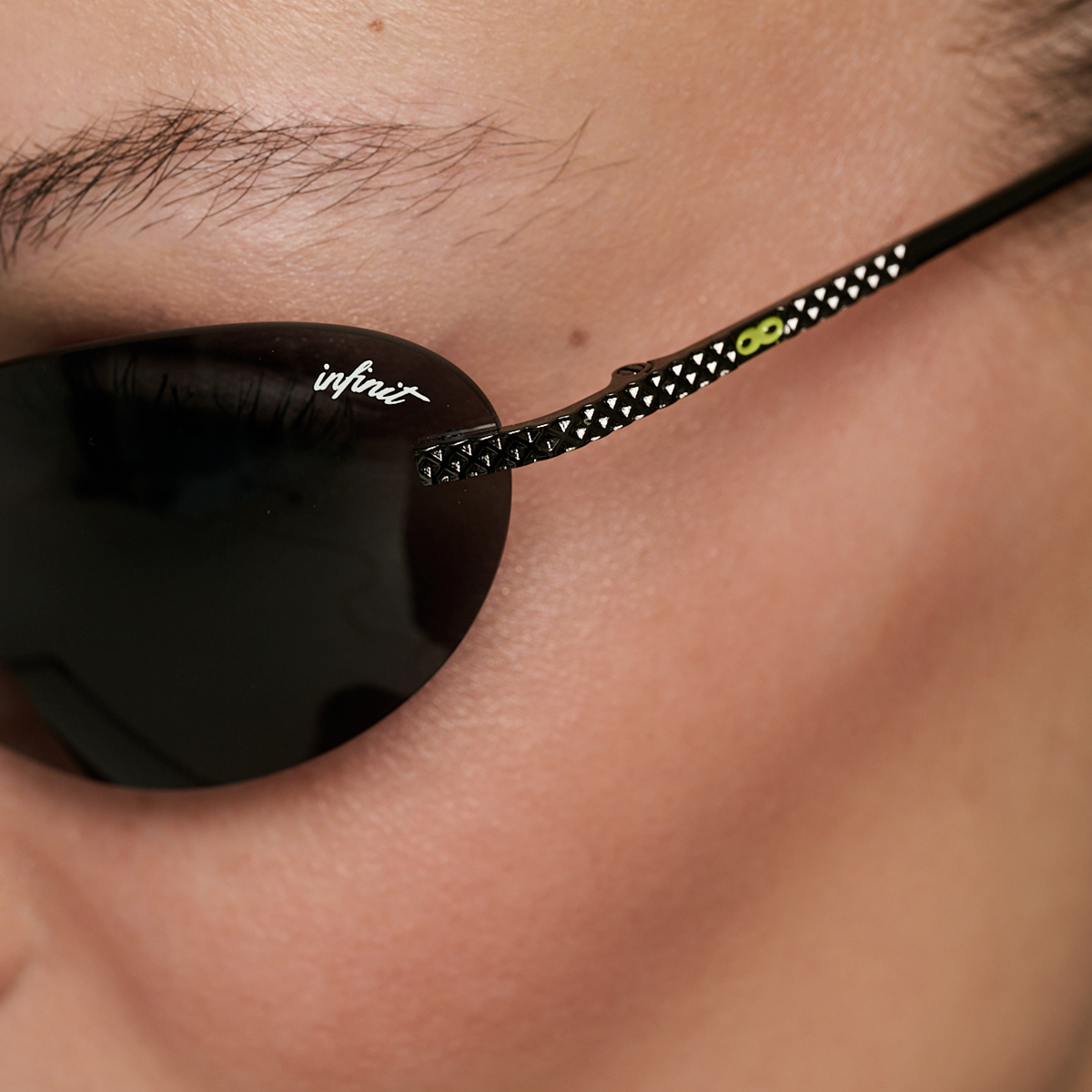 Aero Oval Gris Plomo Lente Gris