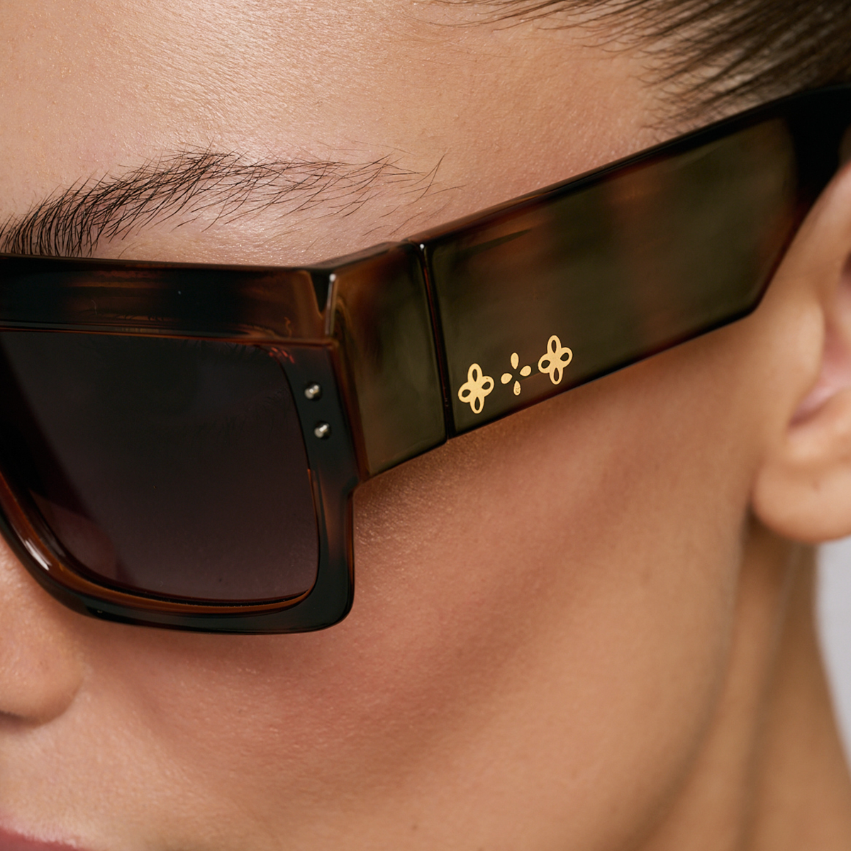 Suzuka Carey Lente Gris Degrade